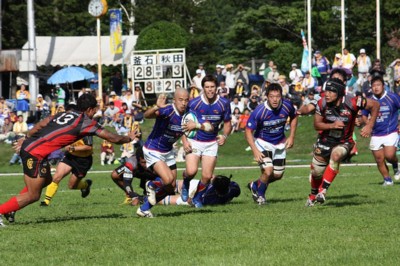 前が一瞬空き前に出る長田 剛選手