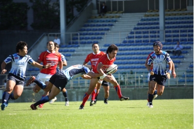 積極的にボールに絡む清水 雅之選手