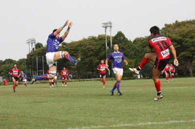 チャージにいく佐伯悠選手