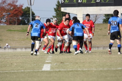 突進する若き釜石の3番 佐々木和樹選手
