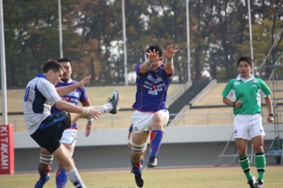チャージにいく佐伯悠選手
