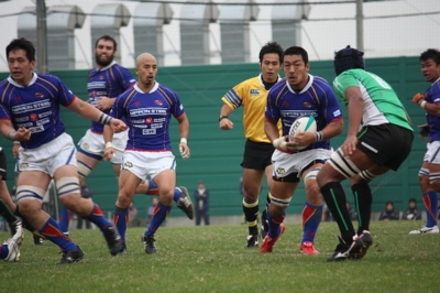 突進する須田康夫選手